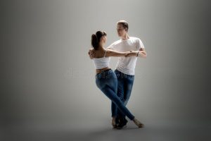 cours de salsa ou danser a paris couple-dancing-social-danse-beauty-kizomba-bachata-semba-taraxia